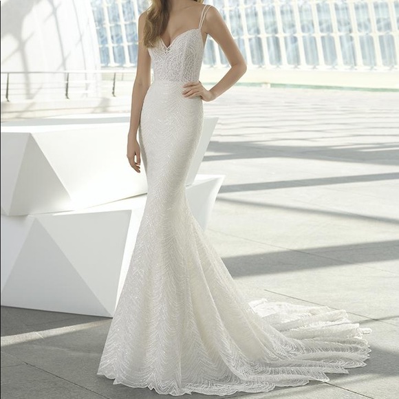 Unworn wedding dress - Picture 3 of 3